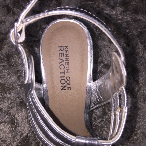 Kenneth Cole silver strapped wedges 👡 👡 - Picture 2 of 7